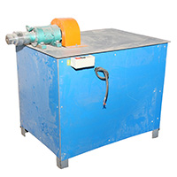 Rubber extruding machine